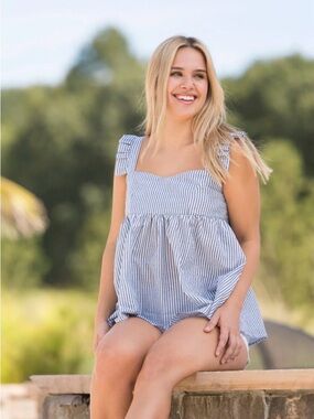 Women’s NWT Simply Southern Searsucker Top Navy and white Vertical Striped